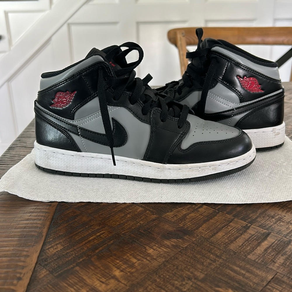 boys nike air jordan shadow grey red